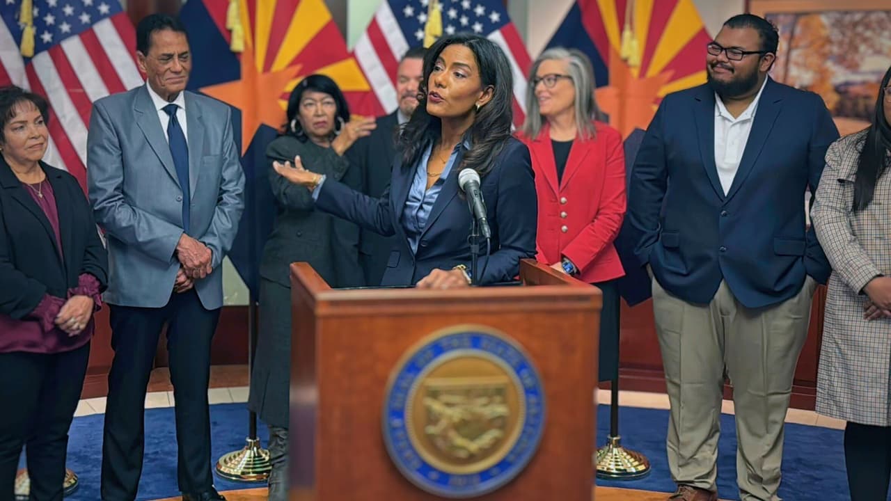 María Elena Cruz hace historia como la primera hispana en la Corte Suprema de Arizona