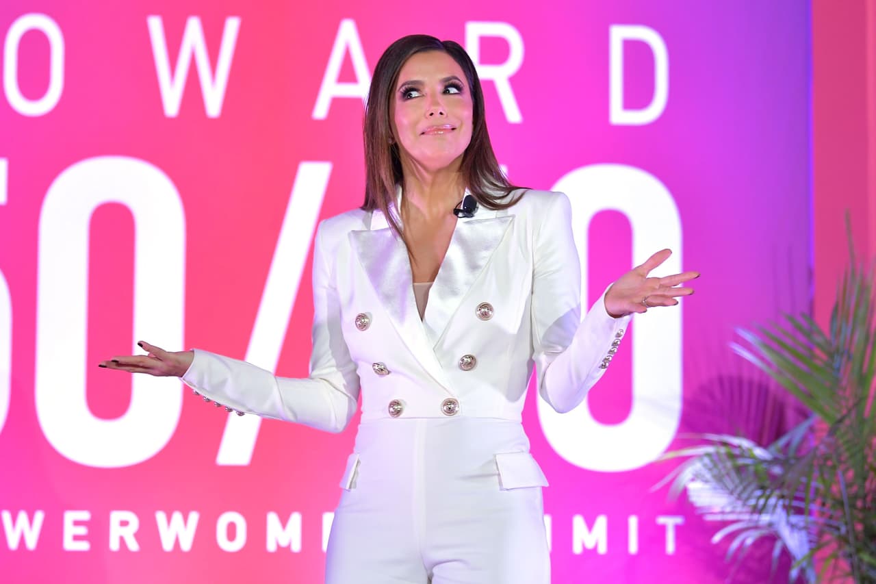 "Yo soy de una ciudad tan chiquitita y todo mundo diciendo que no, tú no puedes hacer eso, todo mundo va a decir 'no'. Se piensa que tu tienes que 
<b>ser famoso o rico</b> para hacer una diferencia en filantropía y no es así", aseguró.