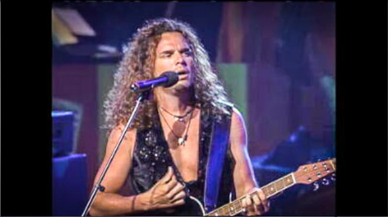 El grupo Maná fue uno de los nominados en la categoría Grupo Pop del Año. Cantaron 'Te lloré un río'.