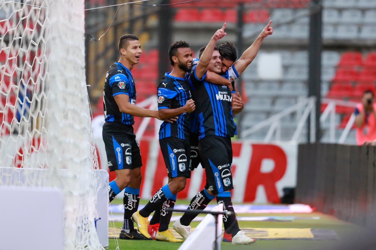 Corría el minuto 51 cuando apareció el remate con la cabeza por parte del capitán de Gallos.