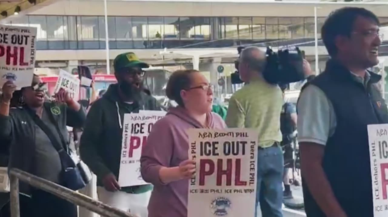 “Es una ciudad de inmigrantes”, manifestantes exigen salida de ICE del aeropuerto de Filadelfia