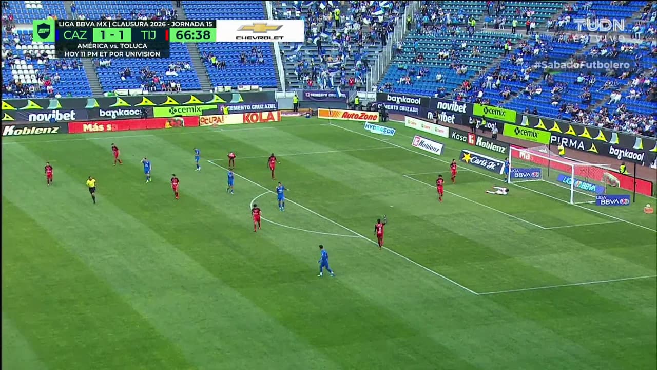 ¡TIRO ATAJADO! disparo por José Paradela.