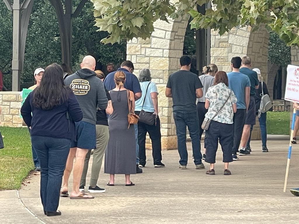 Residentes de Austin pueden elegir si quieren más policías en las elecciones de este martes 