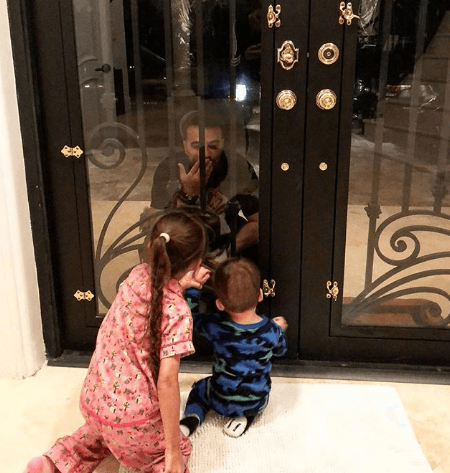 "Esto es lo más difícil de mi trabajo. El resto es fácil. Nos fuimos...", escribió Fonsi junto a esta instantánea en la que revela lo complicado de ser una estrella de la música.