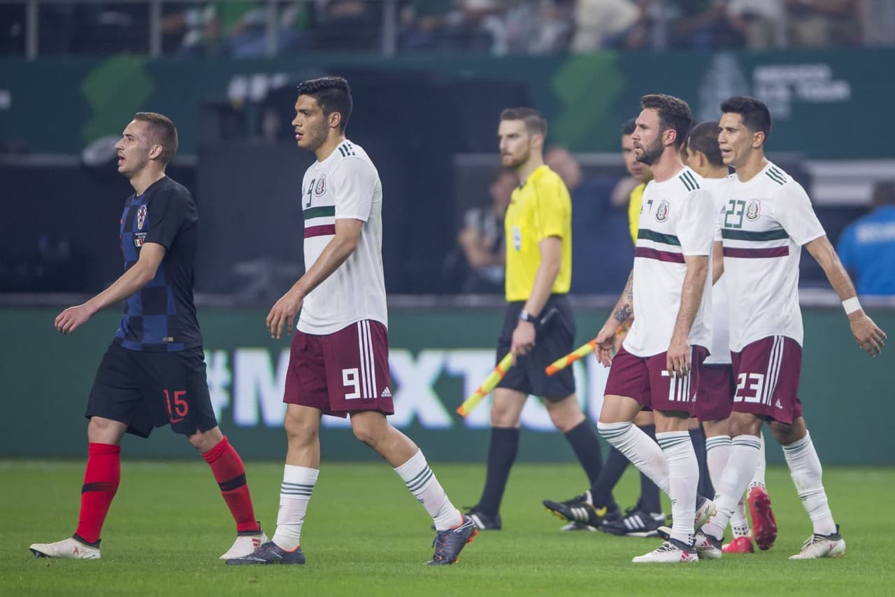 <b>RAÚL JIMÉNEZ - 6</b>: El delantero del Benfica jugó poco menos de media hora y no gravitó en el partido.