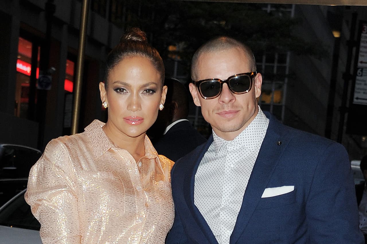Cuando los mellizos de JLo tenían solo dos años, 'La Diva del Bronx' inició una relación con el coreógrafo profesional Casper Smart.