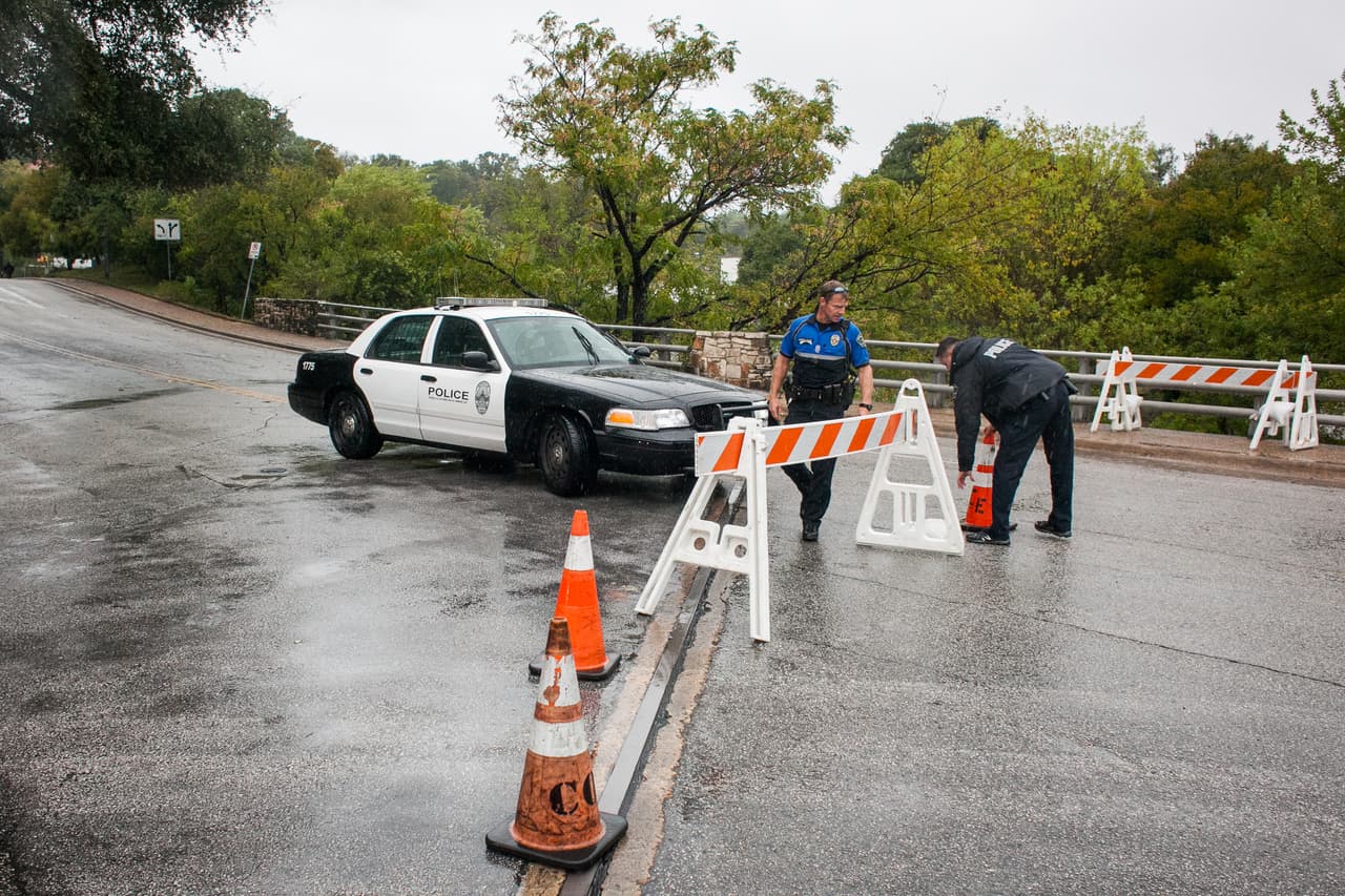 La llegada de fuertes tormentas al centro de Texas dejó cientos de calles de Austin cerradas.