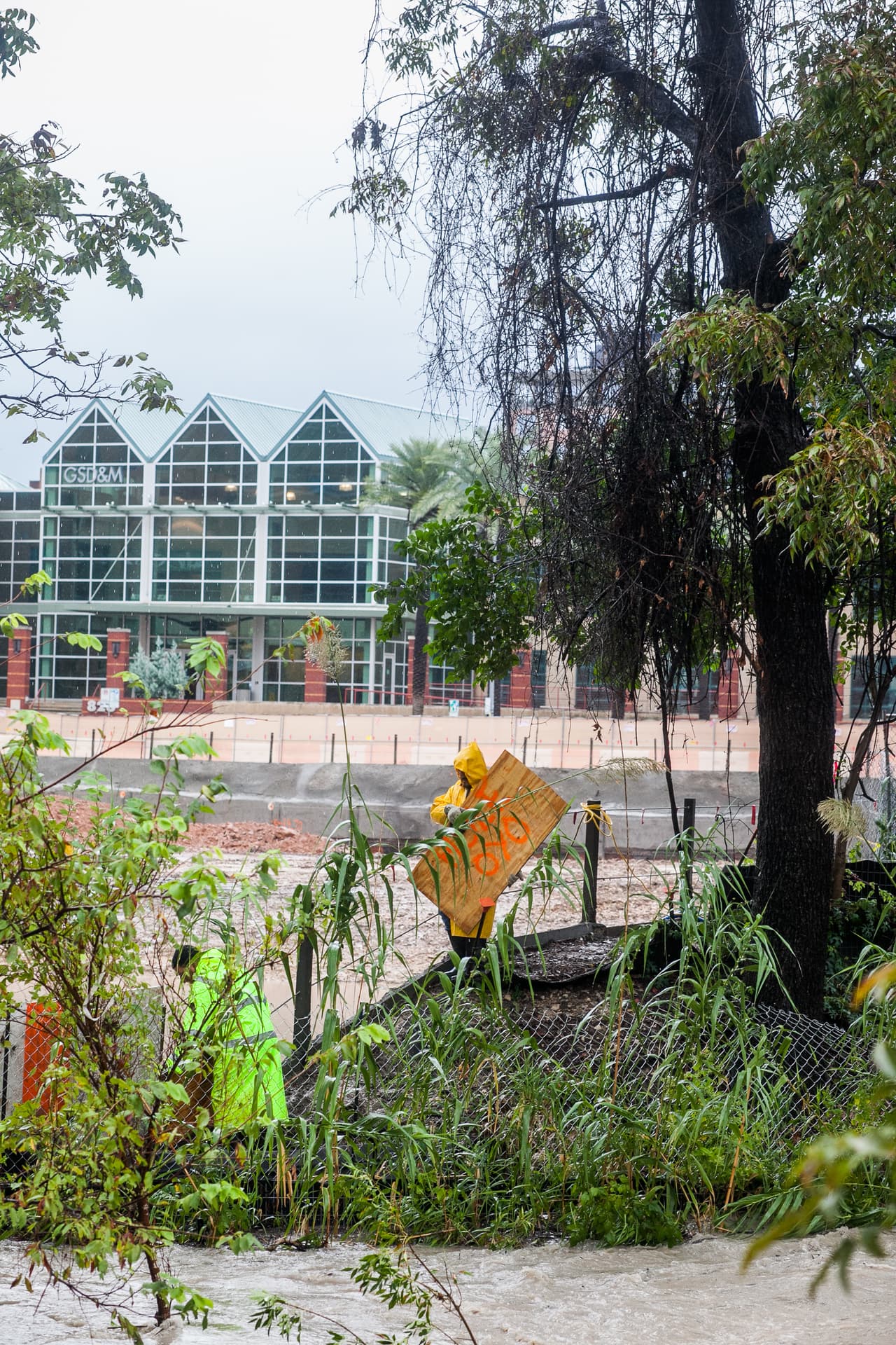 La llegada de fuertes tormentas al centro de Texas dejó cientos de calles de Austin cerradas.