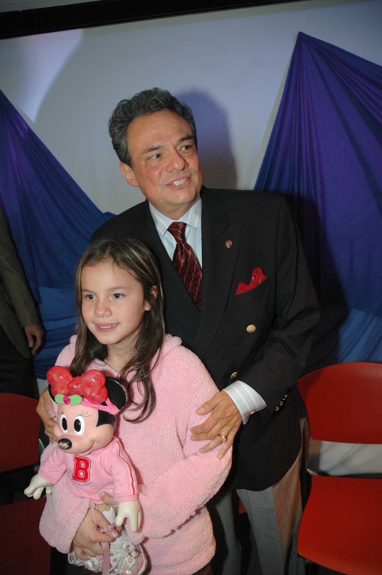 <b>Sarita</b> fue quien estuvo a cargo de
<b>José José</b> durante sus últimos años, e incluso sus otros hermanos la acusaron de haberlo tenido secuestrado.