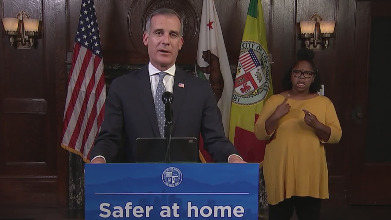 Efectivo de inmediato: ordenan a residentes de Los Ángeles a quedarse en casa tras aumento de casos de coronavirus