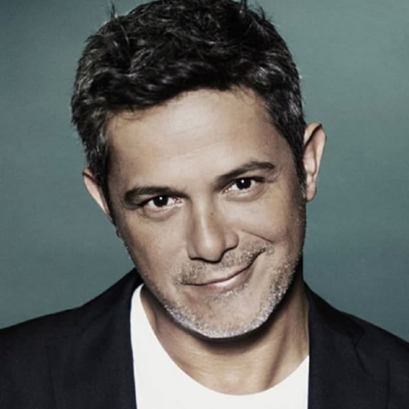 <b>2013 - Alejandro Saenz. </b>En el 2017 se cumplen 20 años del disco
<i> "Más"</i> Uno de sus más materiales discográficos más vendidos, el cantante ya confirmó que lo va a re-editar y re-lanzar este año ¡Vaya sorpresa!