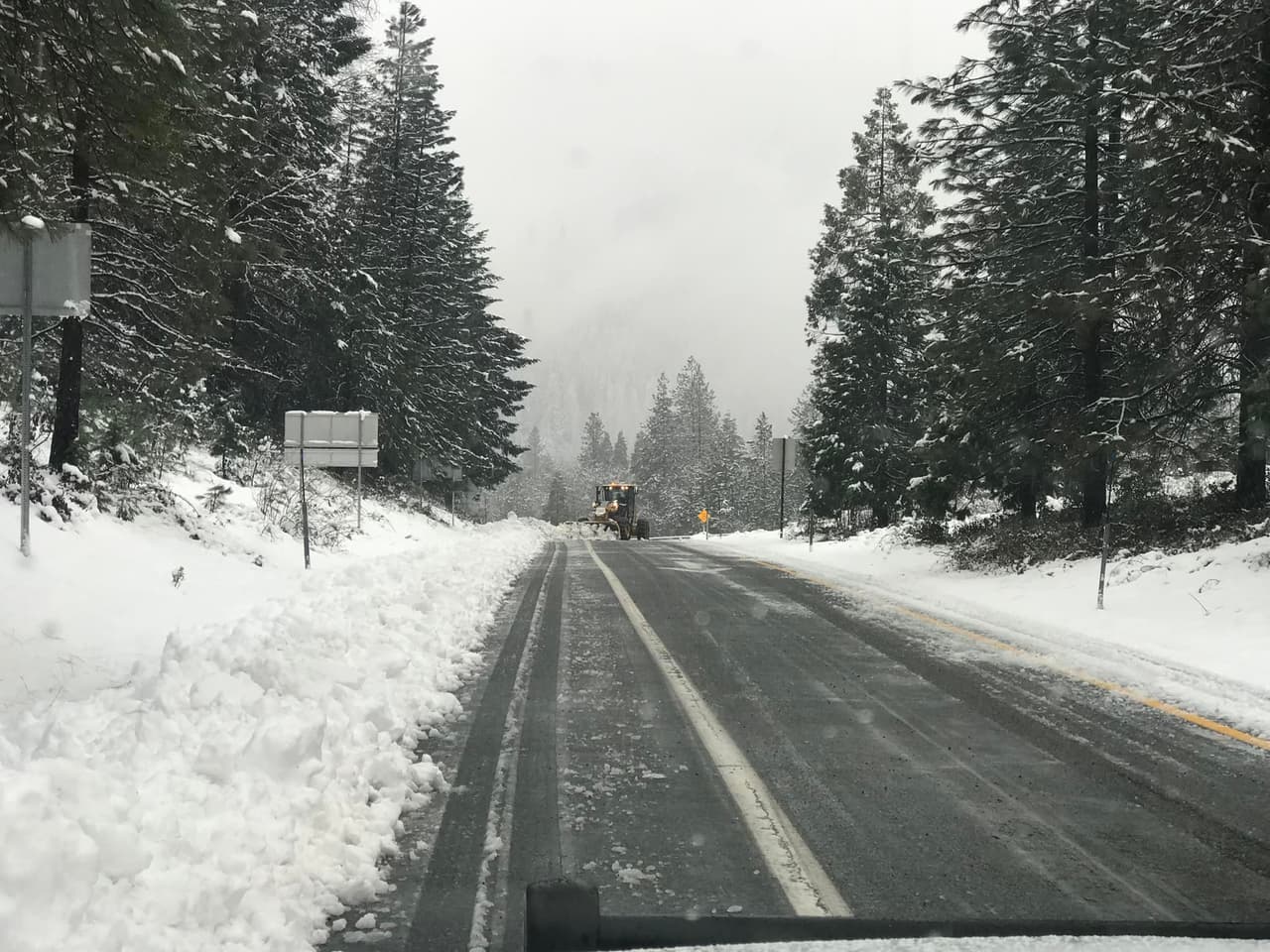 La lluvia y nieve por la tormenta continuarán hasta la noche del martes.