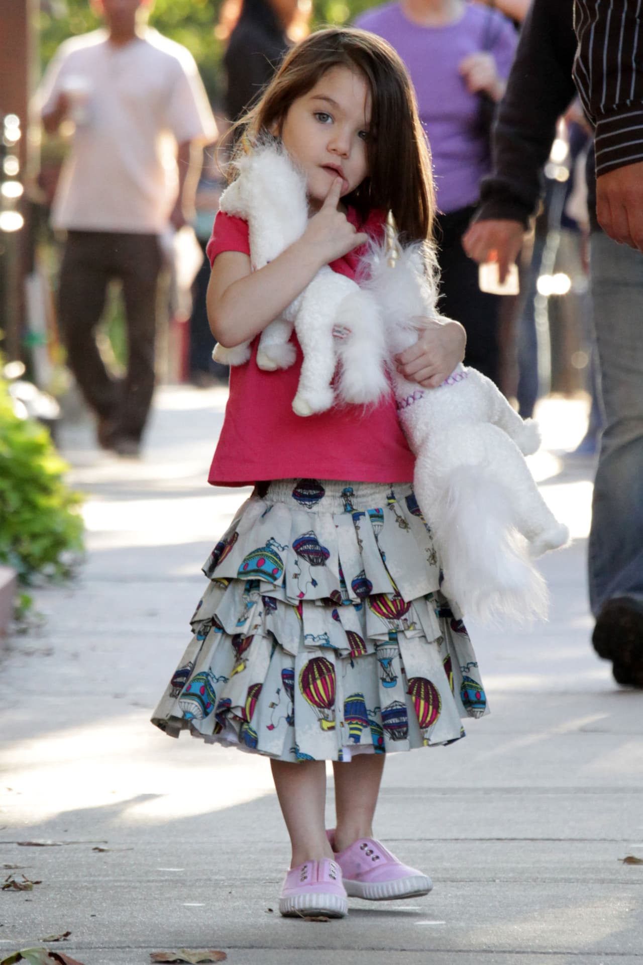 ¿Recuerdas cuando solo tenía cuatro años y cargaba sus peluches a todos lados?