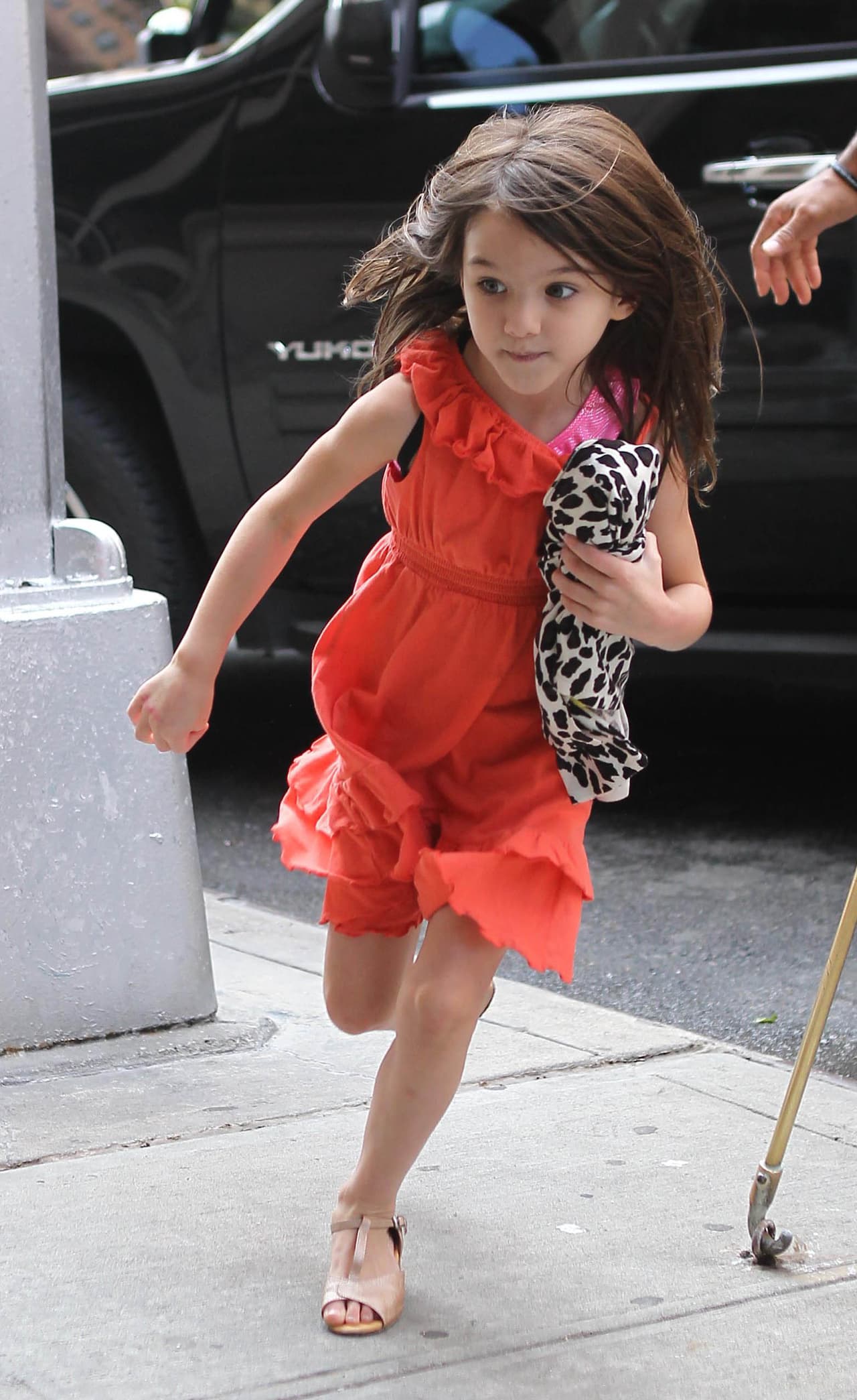 Antes le encantaba correr cuando salía del automóvil al llegar a algún lugar y las cámaras siempre la captaban en ese justo momento.