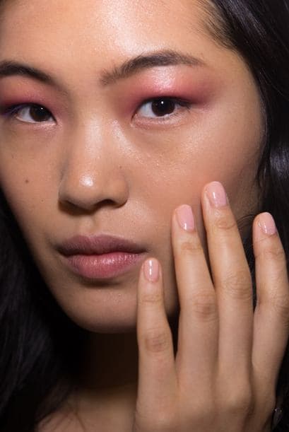 La gama de tonos 'nude' es muy amplia, así que puedes elegir el que más empate con tu tono de piel.