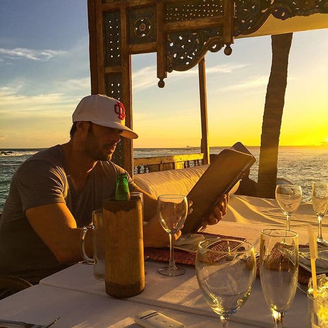 La relación de William y Eli va mejor que nunca.