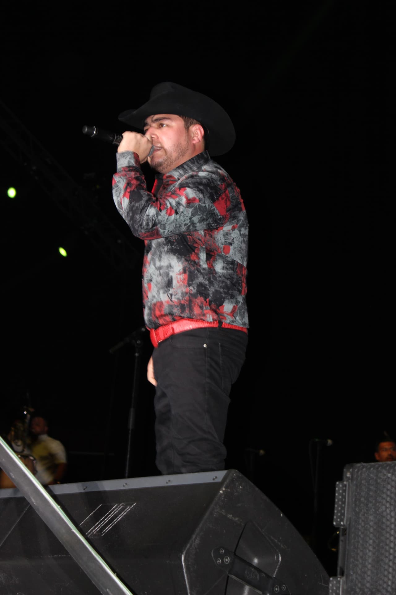 Para calentar motores, Lenny Ramírez tuvo el honor de abirir este magno evento.
<br>