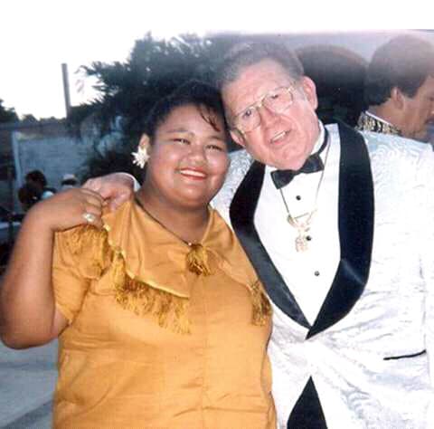 A los 13 años, Marytoña Acosta llegó a la vida de El Recodo, don Cruz Lizárraga la quería mucho y antes de su muerte le pidió que nunca dejara de apoyar a sus muchachos.