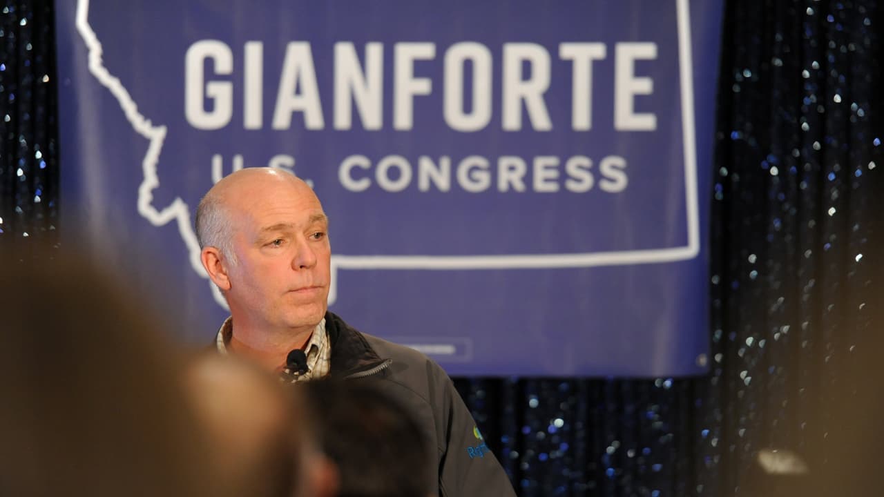 Candidato republicano que golpeó a un reportero gana la elección y pide disculpas