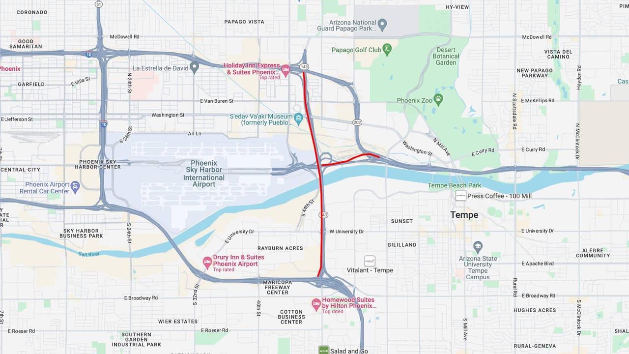 <b>Ruta estatal 143 sur</b>
<br>La SR 143 en dirección sur cerrará entre el Loop 202 y la I-10, desde 10 p.m. del viernes 19 de enero, hasta las 4 a. m. del lunes 22 de enero.
<br>
<br>La salida del Loop 202 en dirección oeste hacia el aeropuerto Sky Harbor estará cerrada. 
<br>
<br>
<b>Rutas alternas</b>
<br>Considere usar el Loop 202 en dirección oeste hasta la I-10 en dirección este para llegar a destinos que incluyen la entrada oeste de Sky Harbor.
