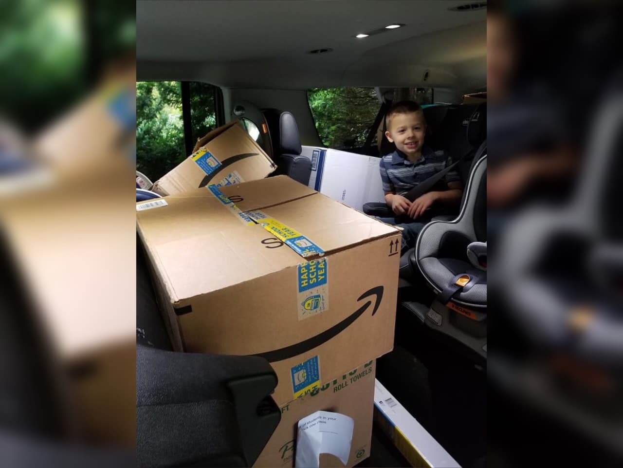 "Por favor, ayúdame a llenar nuestro auto con plastilina, dinosaurios y superhéroes para que Weston done para su cumpleaños. Puede enviarlos directamente aquí (dirección de su casa) o con gusto los recogería localmente. Weston tiene un corazón tan grande y quiero hacer de este un momento que no olvidará", se lee en la publicación de la madre.