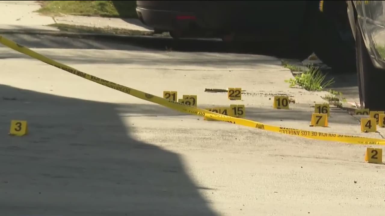 Cinco personas resultaron heridas a las afueras de un mini mercado.