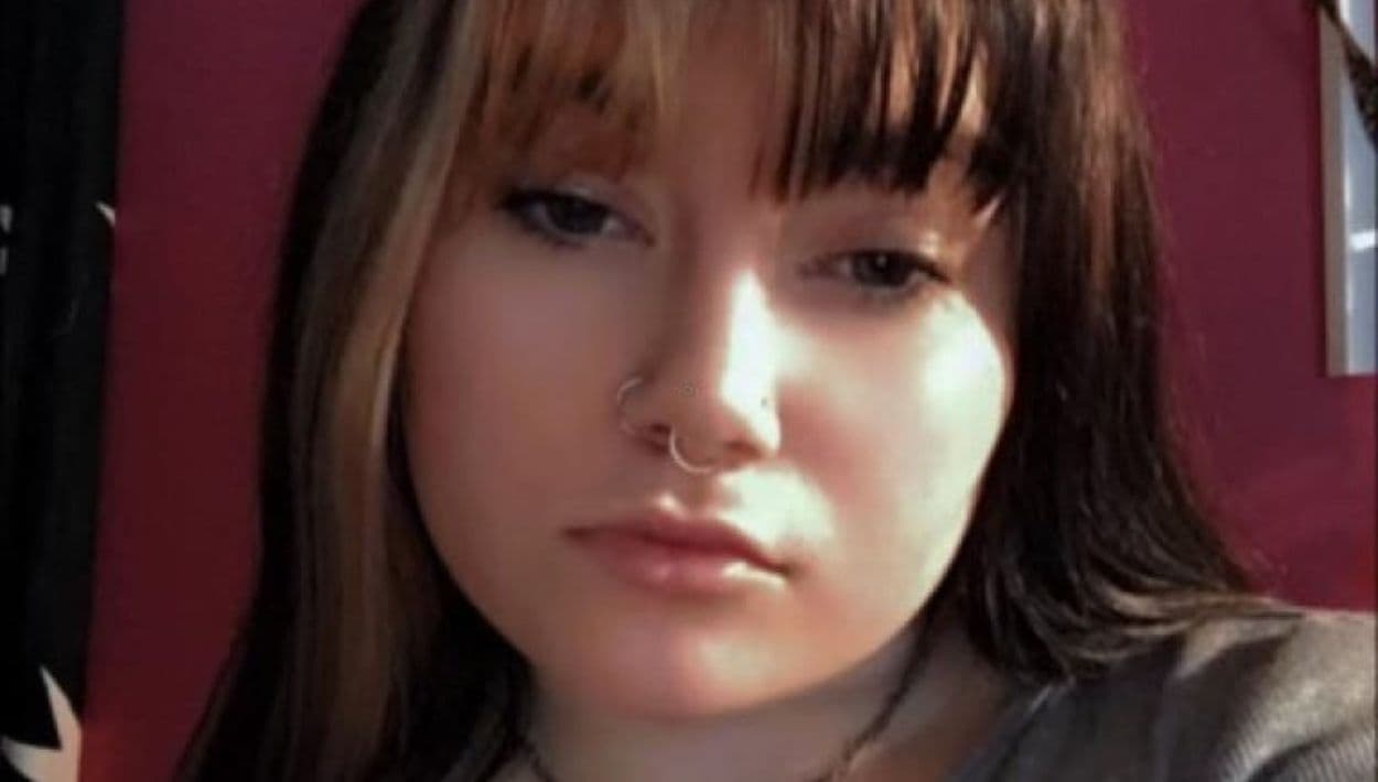 Apuñaló a su exnovia 14 veces, se clavó un cuchillo en el cuello y la policía lo captó todo en video