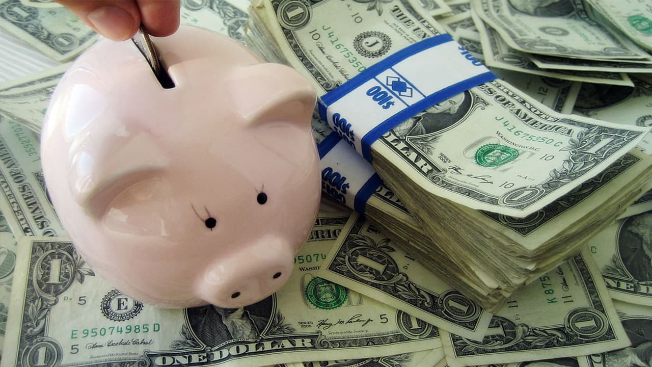 <b>Estar preparado</b>
<br>En el 
<b>caso hipotético</b> de que 
<b>haya despidos</b>, lo mejor es 
<b>estar preparados</b>. 
<br>Lo ideal sería contar con un 
<b>fondo para emergencias</b>, lo que te daría la oportunidad de 
<b>salir adelante</b> más holgadamente y, sobre todo, sin preocupaciones.