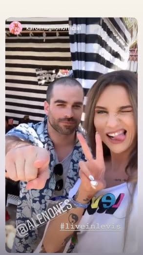 En otras fotos Nones se mostró con prendas en blanco y negro.