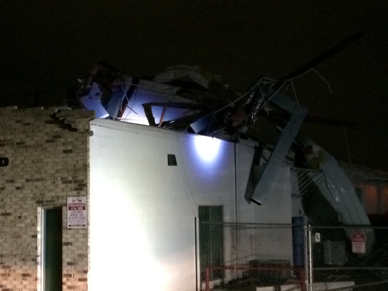 Esta es la imagen de los efectos de las tormentas en una vivienda ubicada en Burleson Road en Austin