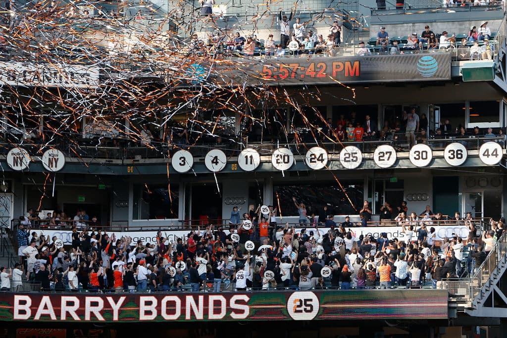 Hace un par de días en el AT&T Park se le rindió un gran homenaje a Barry Bonds: se retiró el número 25 que usó cuando jugó para el equipo de 1993 a 2007. Aquí un recuento de su carrera.