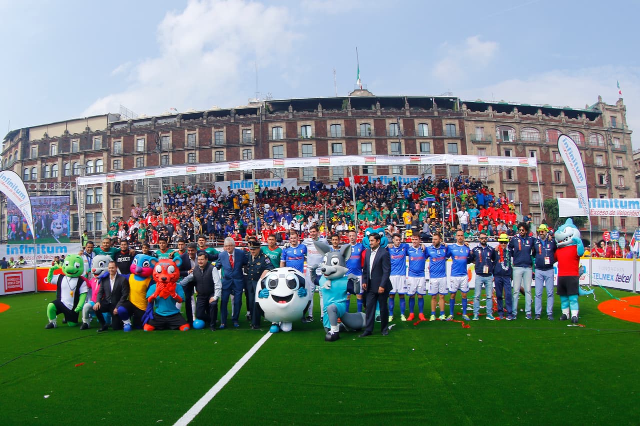 La Plaza del Zócalo en Ciudad de México recibió la inauguración del Homeless World Cup, el Mundial de Fútbol de Personas sin Hogar, en su edición 16 con más de 500 participantes de 47 países en masculino y femenino.