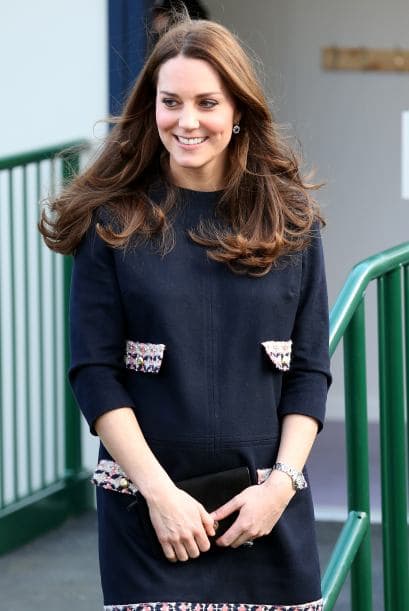 En el caso de los abrigos y los vestidos, este tipo de corte recto es ideal durante el embarazo.