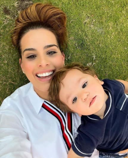 Andrea Chediak ama jugar con su pequeño Diego, y pasar largo rato en el césped.