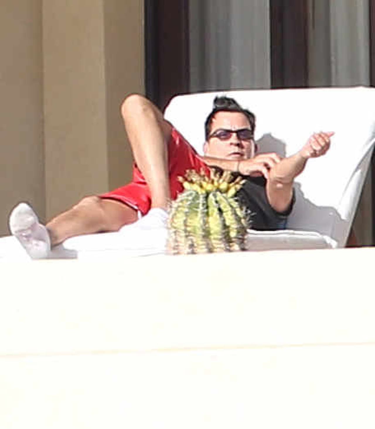 Además los mosquitos comenzaban a molestarlo.