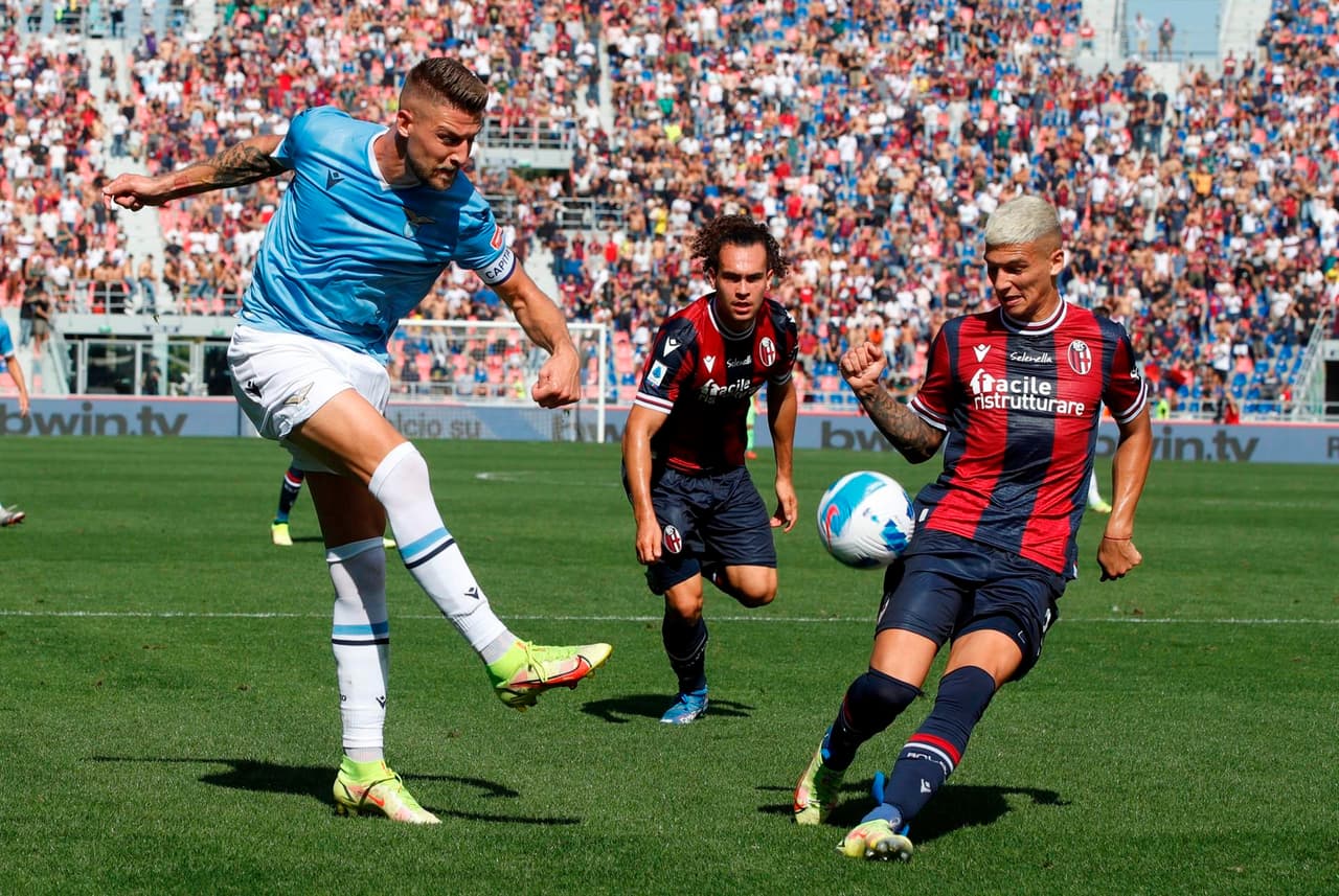 El Lazio cayó este domingo en su visita al Bolonia en el estadio Renato Dall'Ara y fue goleadoo 0-3 durante la séptima jornada de la Serie A italiana. El equipo de Maurizio Sarri no pudo contener los goles de Musa Barrow, Arthur Theate y Aaron Hickey.
