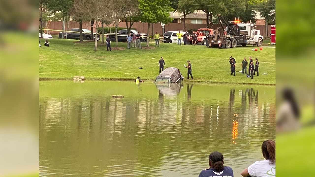 Varias personas incluyendo algunos miembros de la familia de la 
<b><a href="https://www.univision.com/local/houston-kxln/erica-hernandez-madre-desaparecida-houston">madre hispana</a></b> fueron testigos de como sacaron la camioneta.