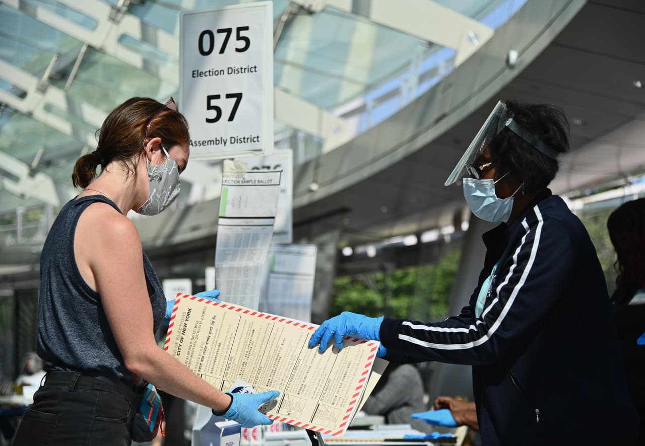 Las urnas abrieron en Nueva York desde las 6 a.m. y cerrarán a las 9 p.m. La elecciones primarias se celebran un día después de que NYC inició la segunda fase de la reapertura económica.