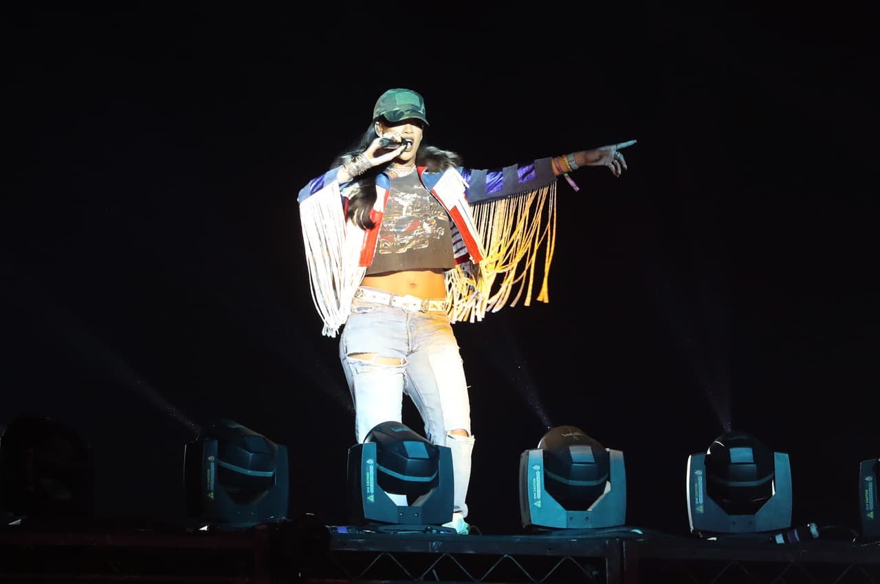 Su presentación fue una de las más hot del line up del primer fin de semana. Pero los chismes no pararon ahí.