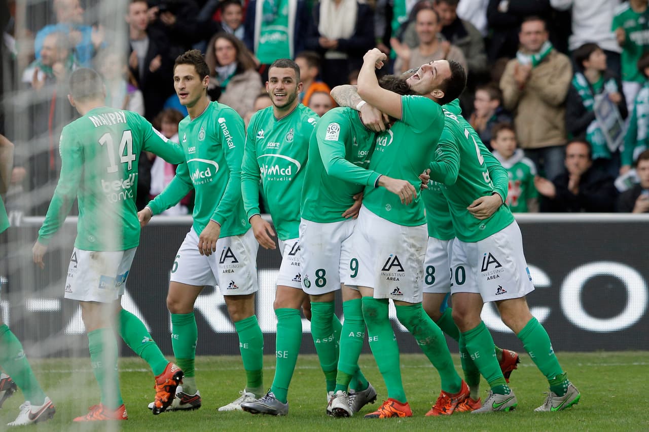 Saint-Etienne se acerca a puestos europeos al vencer al Rennes