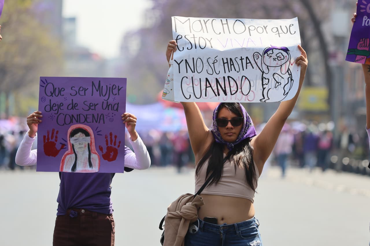 Mujeres marchan con motivo del Día Internacional de la Mujer en la Ciudad de México, el domingo 8 de marzo de 2026. (AP Photo/Ginnette Riquelme)