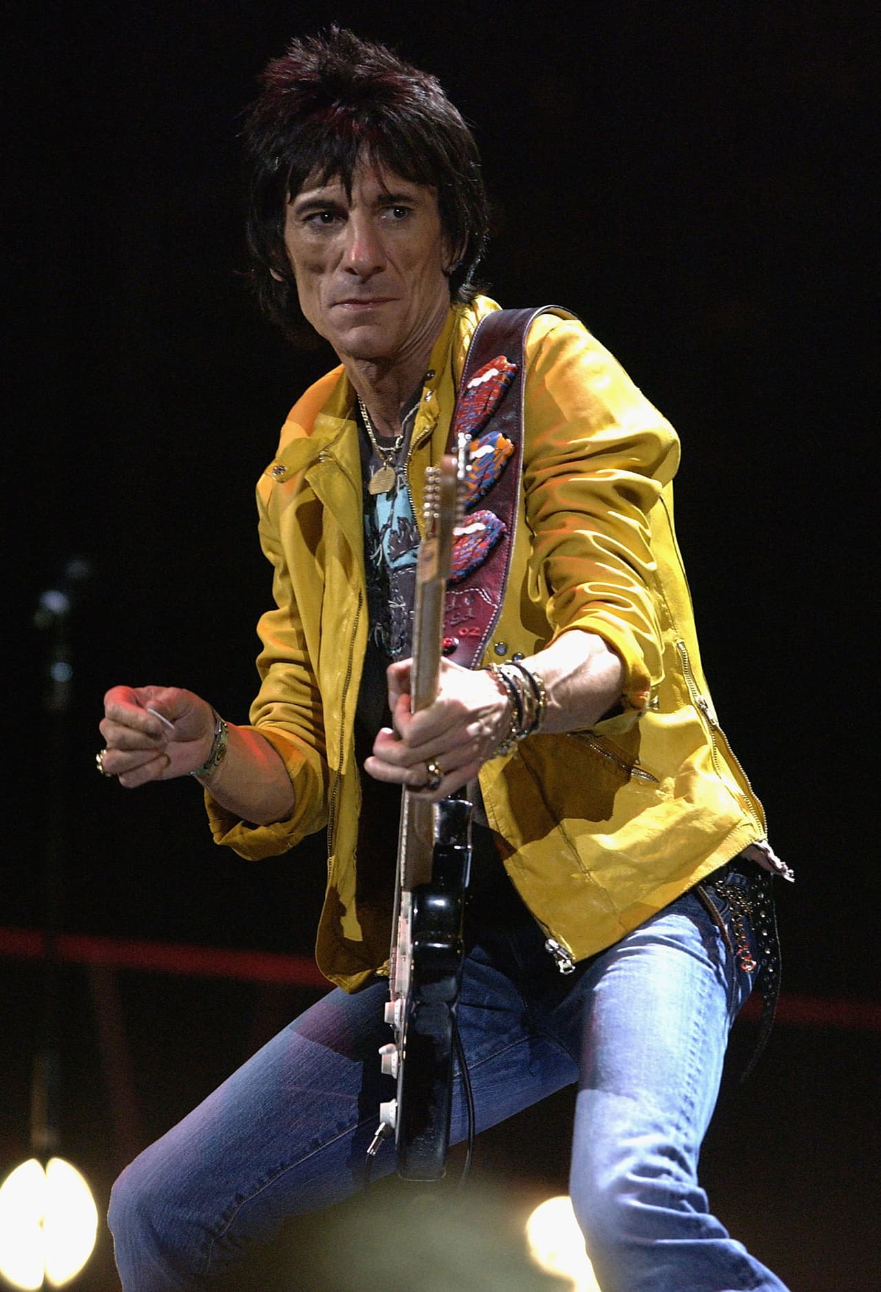 Ron Wood, miembro de The Rolling Stones, se convirtió en padre de unas gemelas a sus 68 años de edad.