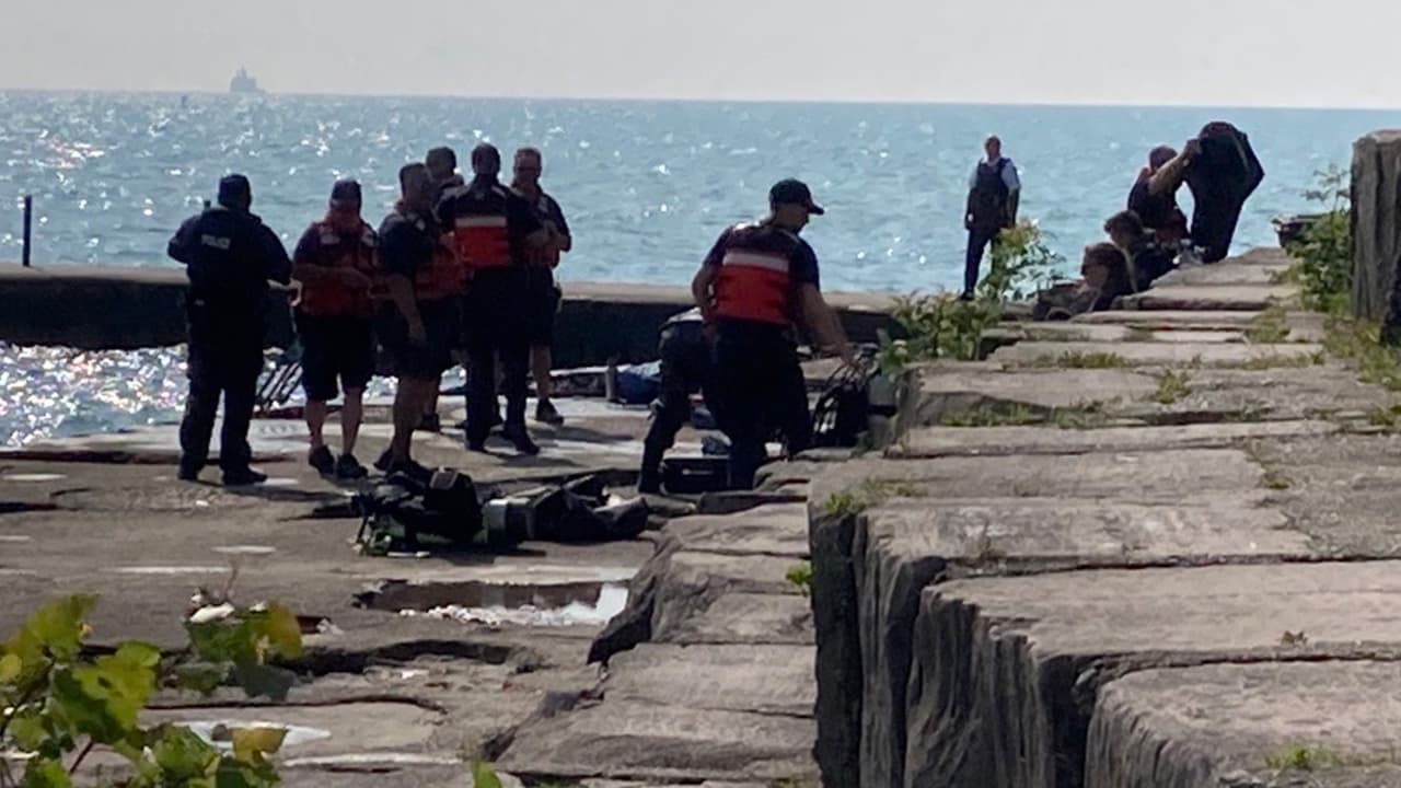 Rescatan cuerpo de Lago Michigan durante búsqueda de joven que cayó en playa de la Avenida Foster