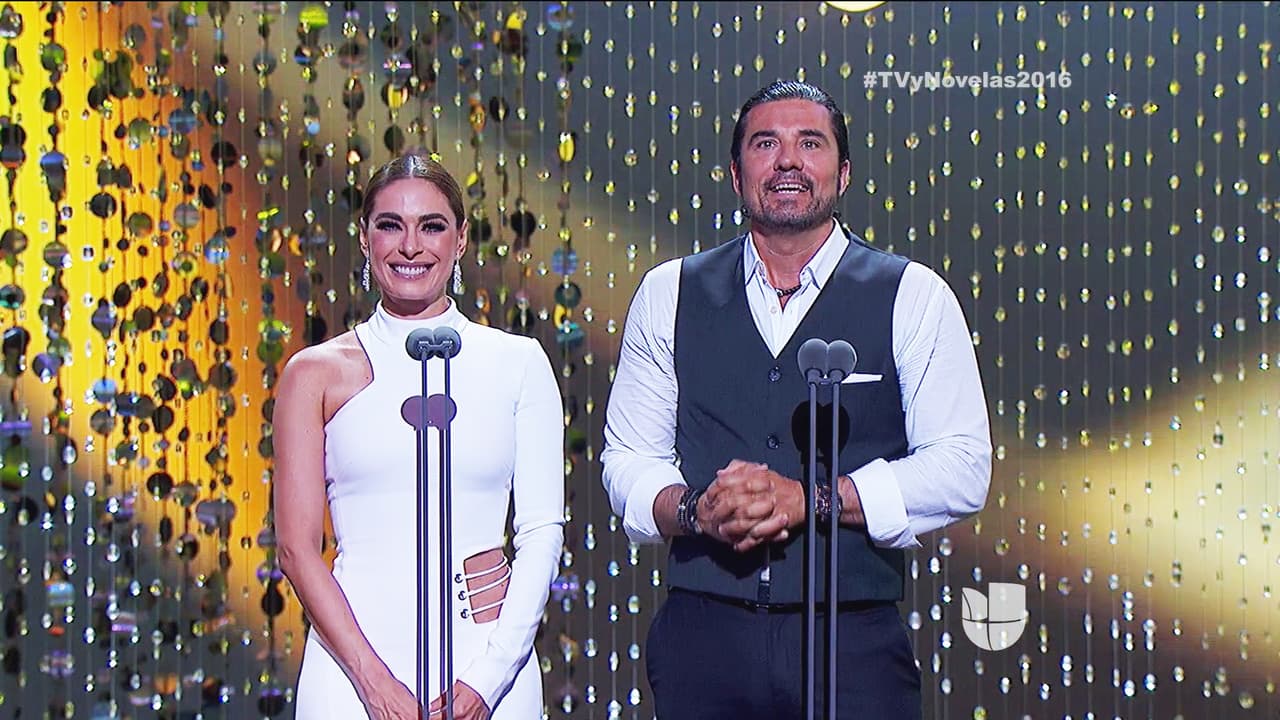 El momento más esperado de la noche había llegado. Galilea Montijo y Diego Olivera presentaron a las mejores telenovelas.