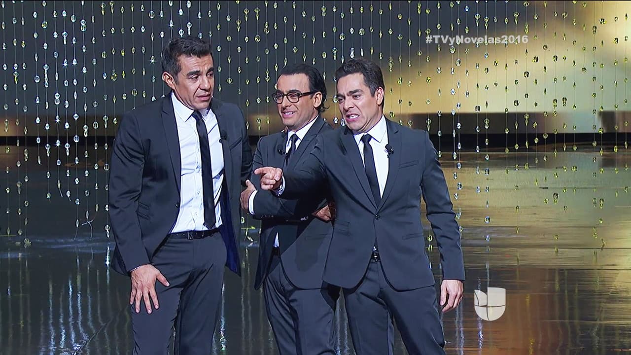 Omar Chaparro, Adrián Uribe y Adal Ramones cerraron la noche con otra más de sus divertidas ocurrencias.