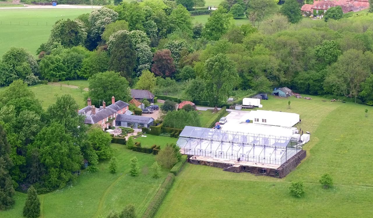 La boda ha querido pasar desapercibida y mostrar austeridad.