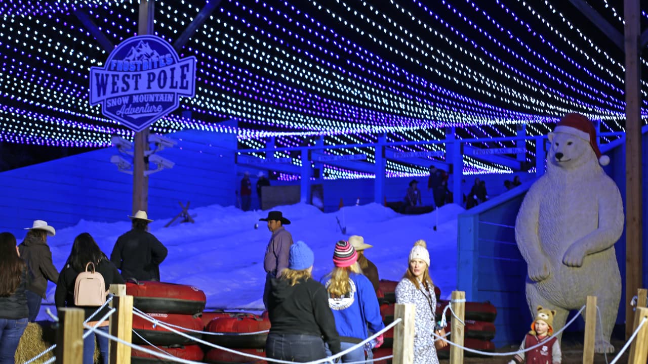 Toma un neumático y deja que la adrenalina se libere mientras te deslizar a toda velocidad por la montaña helada.