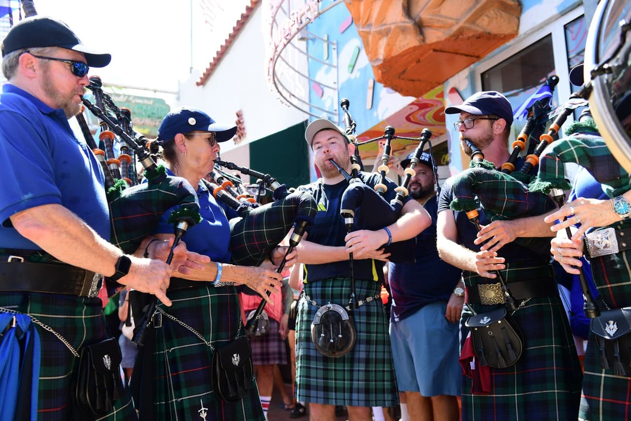 ¿Quiénes son los Tartan Army? Con kilts y gaitas, ellos son los fans que convierten Miami en una fiesta escocesa