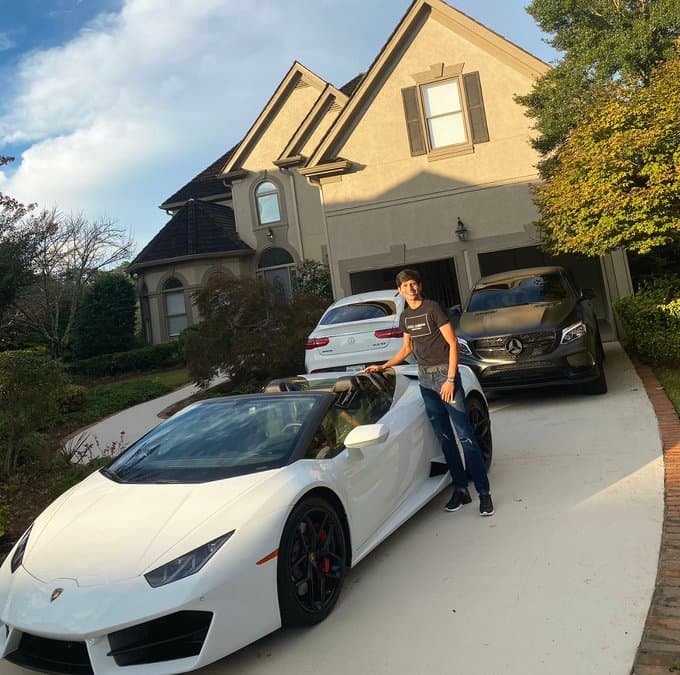 Jürgen Damm presume su nuevo auto: "Y sin saber mandar centros"