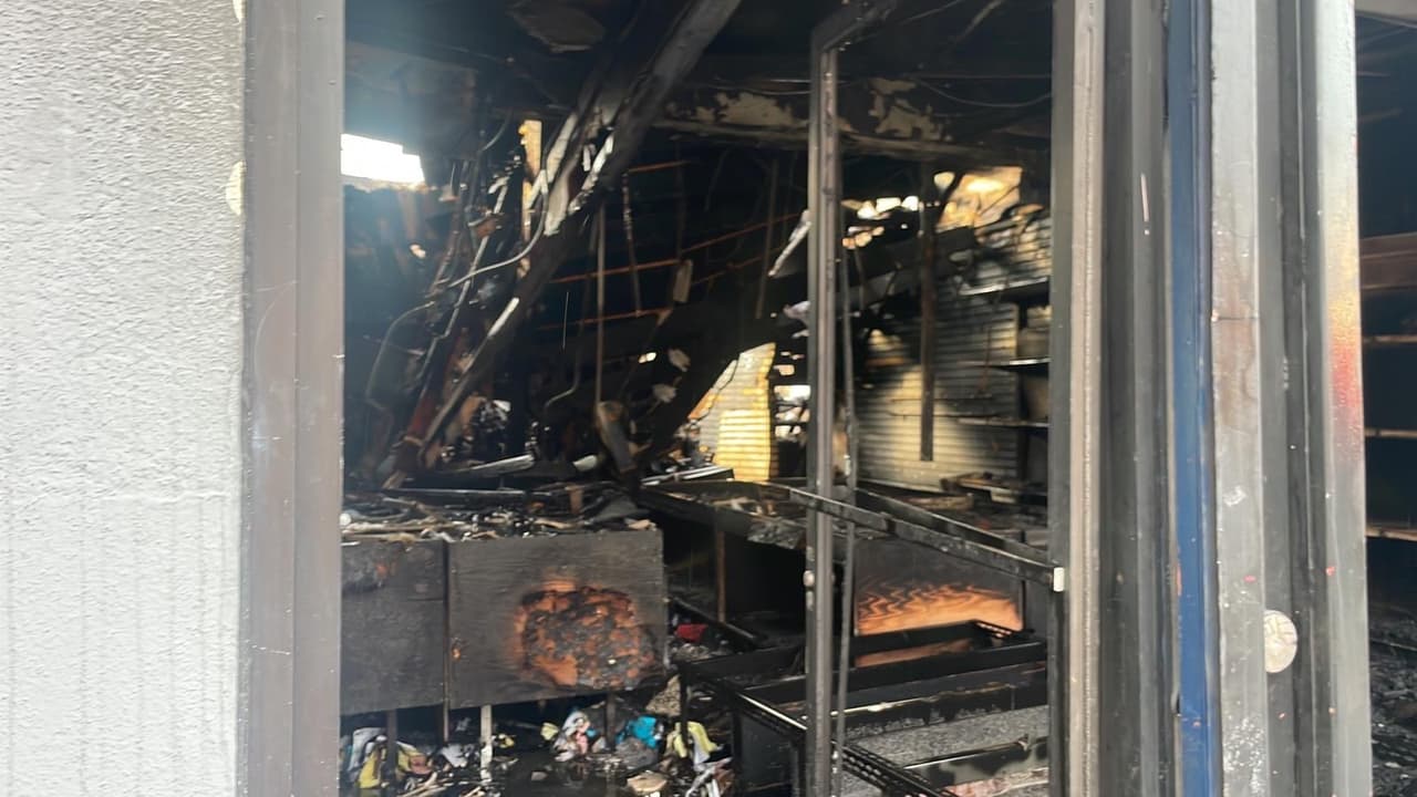 El reto principal para los bomberos fue rescatar a las personas que se encontraban dentro de la estructura y que quedaron atrapadas por las llamas.